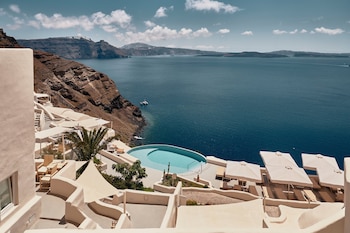 2 outdoor pools, pool umbrellas, pool loungers