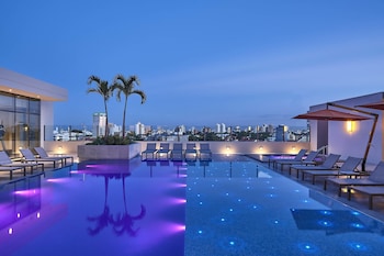 Outdoor pool, pool umbrellas, sun loungers