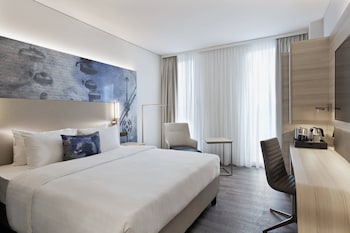Daily continental breakfast (EUR 25 per person)
