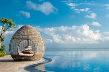 4 outdoor pools, open 6:00 AM to 9:00 PM, free pool cabanas
