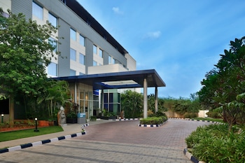 Daily buffet breakfast (INR 450 per person)