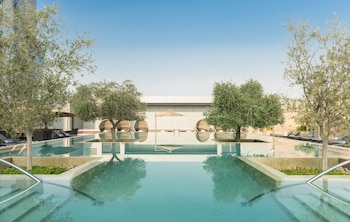 Piscine extérieure, accÚs possible de 6 h à 20 h, parasols