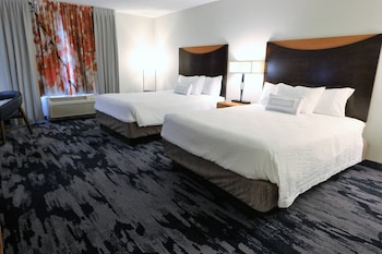 Alberca al aire libre, acceso de 08:00 a 22:00, y camastros