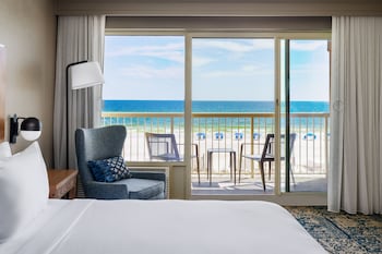 Premium bedding, in-room safe, laptop workspace, blackout drapes