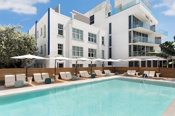 2 outdoor pools, open 7:00 AM to 7:00 PM, sun loungers