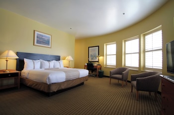 Outdoor pool, open 9:00 AM to 10:00 PM, pool umbrellas, pool loungers