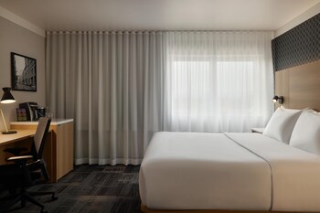 Executive Room, 1 King Bed, Non Smoking (Shower Only;Larger Room)