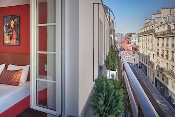 Daily buffet breakfast (EUR 14 per person)