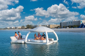 5 outdoor pools, sun loungers