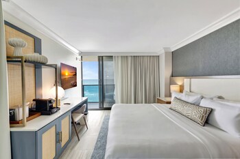 Außenpool, geöffnet von 07:00 Uhr bis 20:00 Uhr, Sonnenschirme