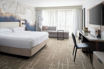 Hochwertige Bettwaren, Schreibtisch, schallisolierte Zimmer