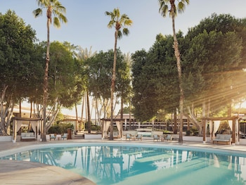 Con vista a la alberca, con servicio de comidas 