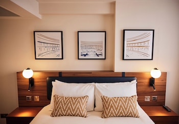 Daily English breakfast (GBP 16.50 per person)