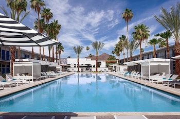 Piscine extérieure, cabanas (supplément), parasols
