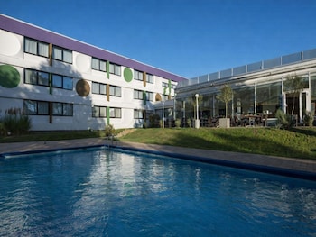 حمّام سباحة خارجي موسمي