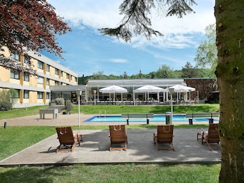 Déjeuner, dßner et souper servis sur place, vue sur la piscine