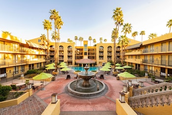 7 outdoor pools, pool umbrellas, sun loungers