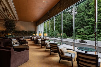 SUI JUNIOR SUITE, Club lounge access, 2 Twin | 1 bedroom, premium bedding, down comforters, minibar