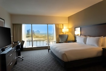 Dinner served, American cuisine