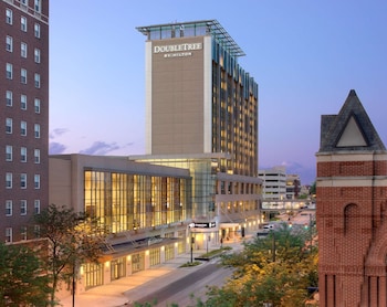 Hypo-allergenic bedding, down duvets, in-room safe, laptop workspace