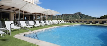 Breakfast, lunch and dinner served