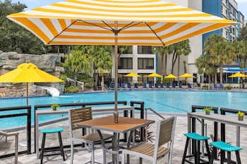 2 outdoor pools, sun loungers