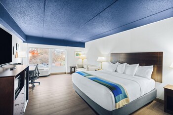 Chambre, 1 très grand lit, accessible aux personnes à mobilité réduite, non-fumeur (Transfer Shower) | Literie hypoallergénique, bureau