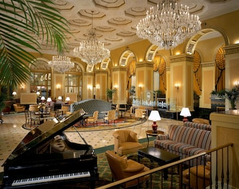 2 bars/lounges, cocktail bar, lobby lounge, brewpub