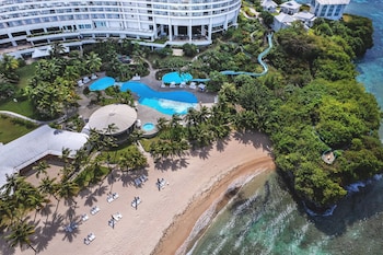 3 outdoor pools, pool umbrellas, sun loungers