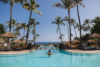 3 outdoor pools, pool cabanas (surcharge), pool loungers