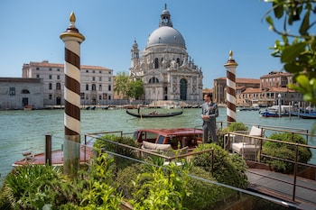 2 barer/lounger og cocktailbar