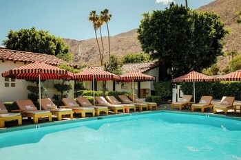 3 outdoor pools, open 8:00 AM to 10:00 PM, pool umbrellas, sun loungers