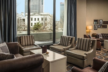 Premium bedding, in-room safe, desk, blackout drapes