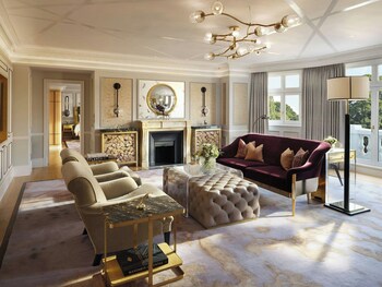 Suite (Turret) | Minibar, in-room safe, desk, blackout drapes