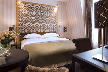 Junior Suite | In-room dining
