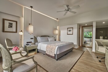 2 Außenpools, Sonnenschirme, Liegestühle