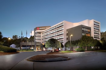 Kolam renang tertutup, payung kolam, kerusi lepak pantai