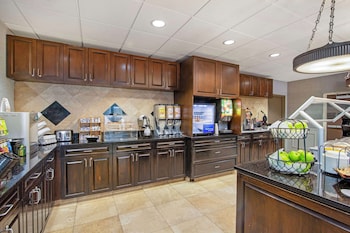 Habitación estándar, 2 camas Queen size, para no fumadores, refrigerador | Ropa de cama de alta calidad y camas con pillow-top