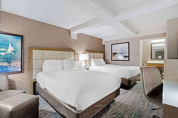 Chambre Standard, 2 grands lits, non-fumeur, réfrigérateur | Literie de qualité, lit avec matelas à plateau-coussin, coffre-fort