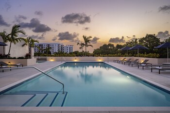Outdoor pool, open 6:00 AM to 8:00 PM, pool umbrellas, sun loungers