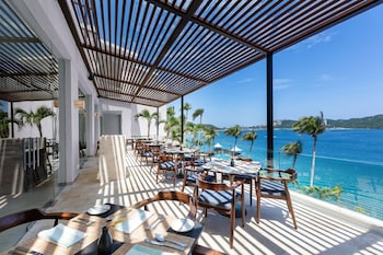 2 restaurants, breakfast, lunch, dinner served; Mexican cuisine 