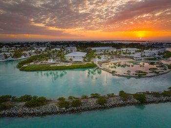5 outdoor pools, cabanas (surcharge), pool umbrellas