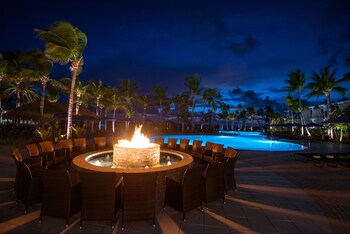 5 outdoor pools, cabanas (surcharge), pool umbrellas