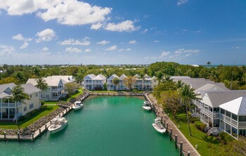 3 outdoor pools, cabanas (surcharge), pool umbrellas
