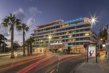 Innenpool, Außenpool, Sonnenschirme