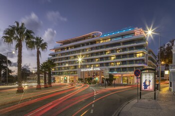 Salas de tratamiento para parejas, sauna y tina de hidromasaje