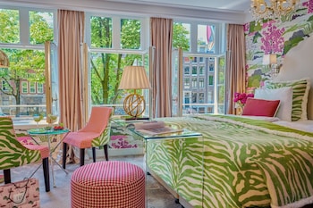 Daily buffet breakfast (EUR 24.50 per person)