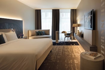 Suite, 2 soverom, byutsikt | Sengetøy av topp kvalitet, safe på rommet og skrivebord