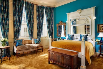 Junior Suite | Egyptian cotton sheets, premium bedding, pillow-top beds, minibar