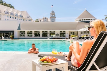 3 piscines extérieures, parasols de plage, chaises longues